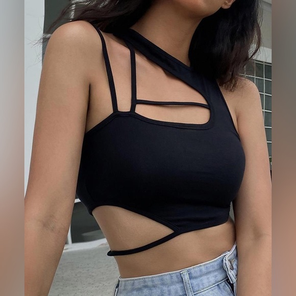 Strappy Cutout Crop Top - Picture 3 of 6